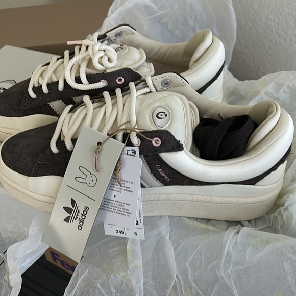 BADBUNNY X Adidas colab - Picture 5 of 6